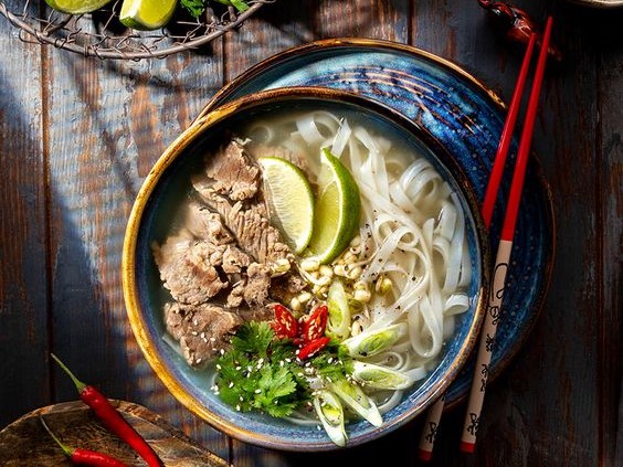 Phở Việt: Hương vị từ góc phố đến trái tim thế giới