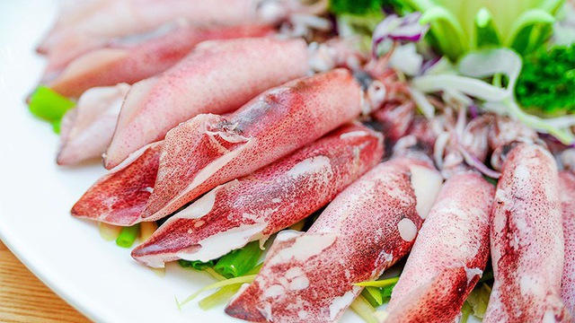 Bí quyết chọn mực tươi ngon, giòn ngọt, không bị bở