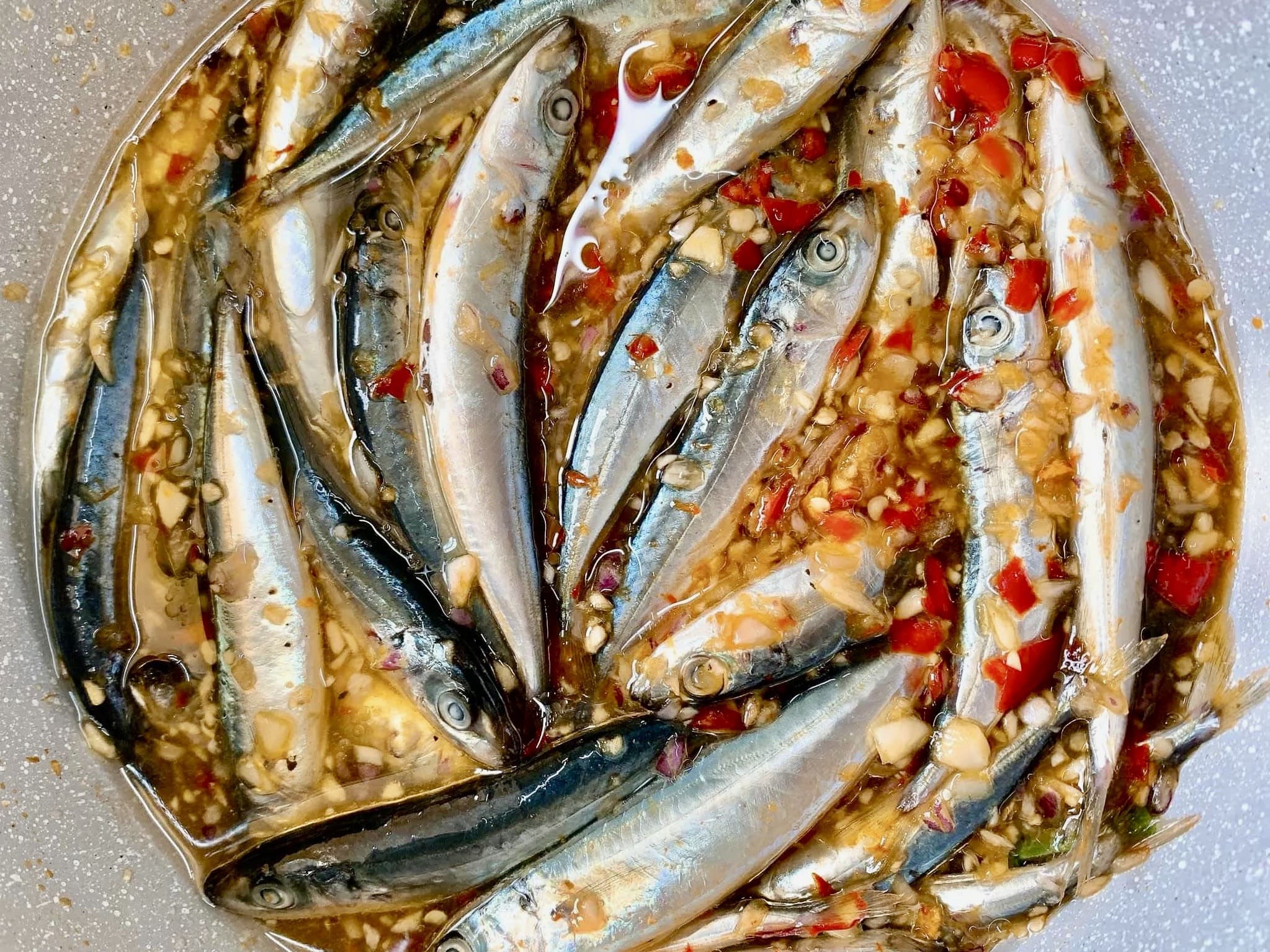 30 phút cho món cá nục kho mật mía siêu “đưa cơm” ngày hè