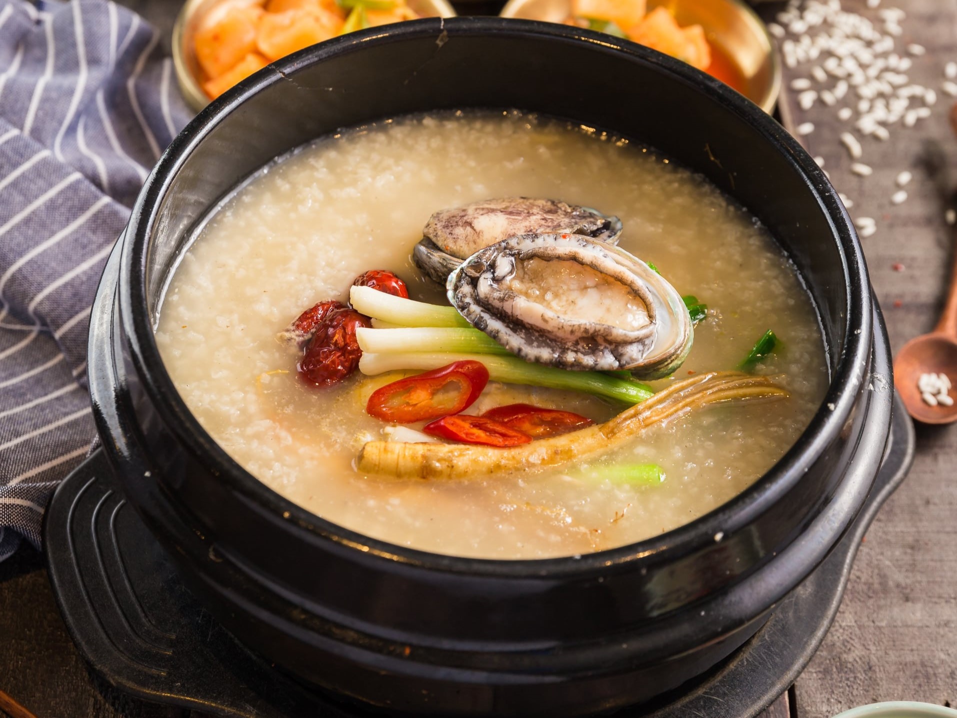 Cách nấu cháo bào ngư tôm nấm hương thơm ngon, bổ dưỡng tại nhà