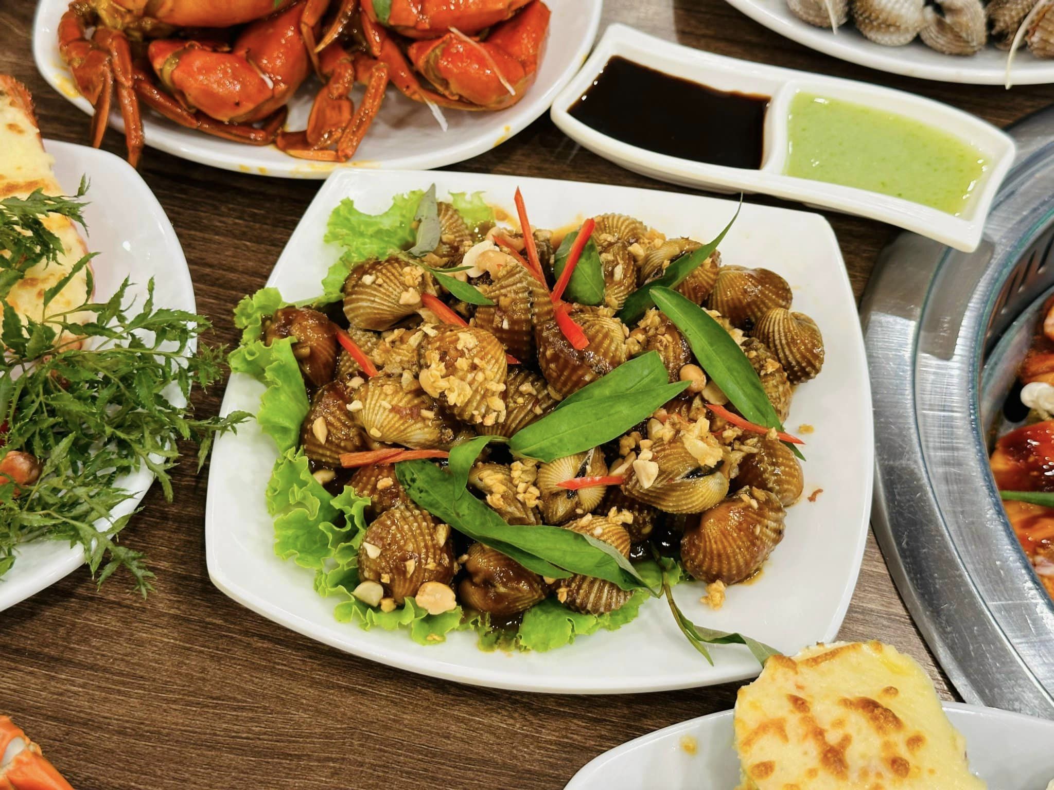 Làm món sò huyết cháy tỏi tại nhà chưa bao giờ đơn giản đến thế!