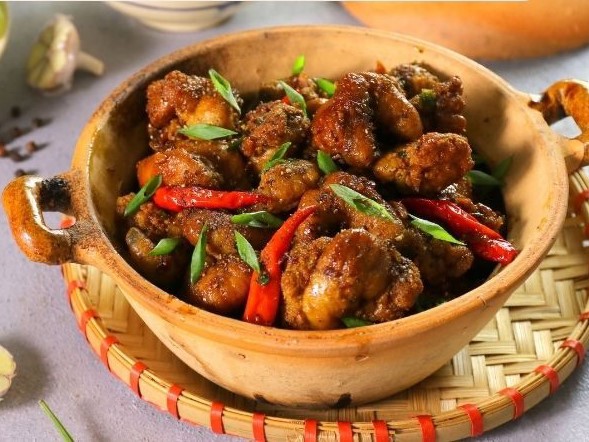 Thử làm món trứng cá kho nghệ béo ngậy, thơm ngon, cực tốn cơm