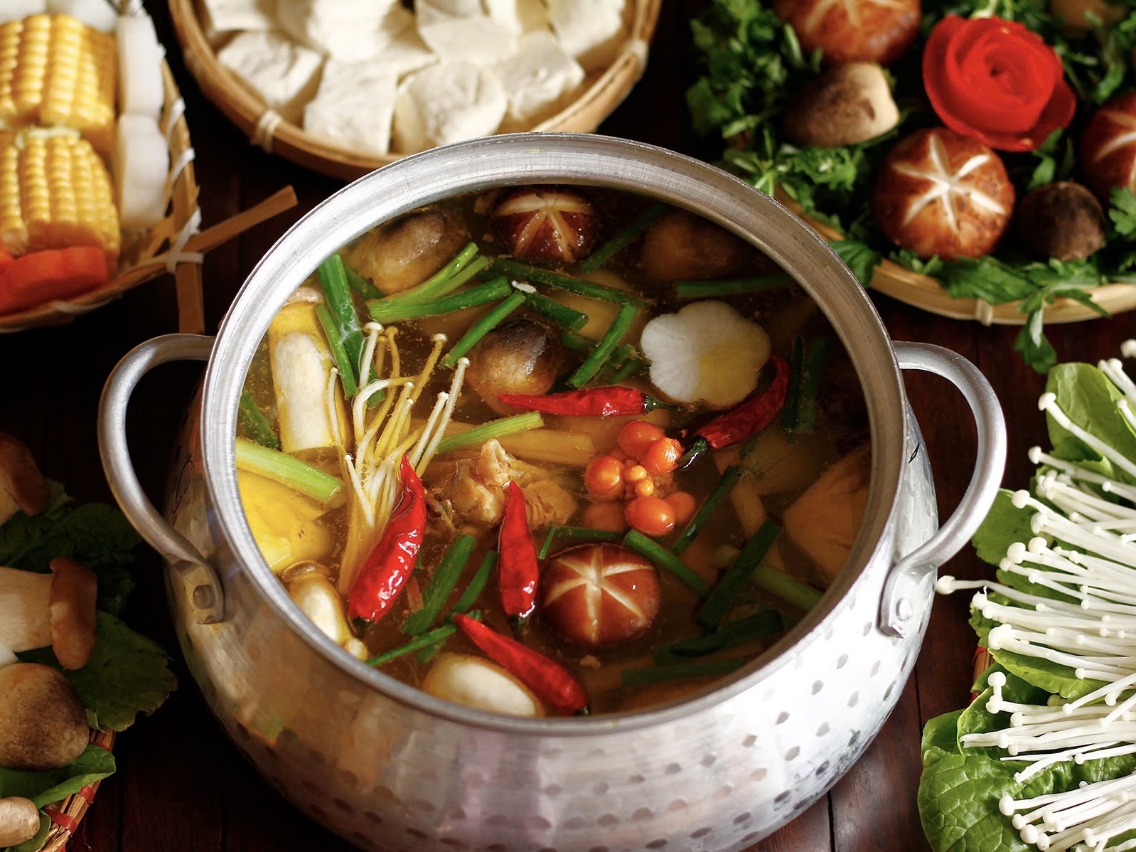 Bí quyết làm món lẩu nấm ngon đúng "chất" như nhà hàng