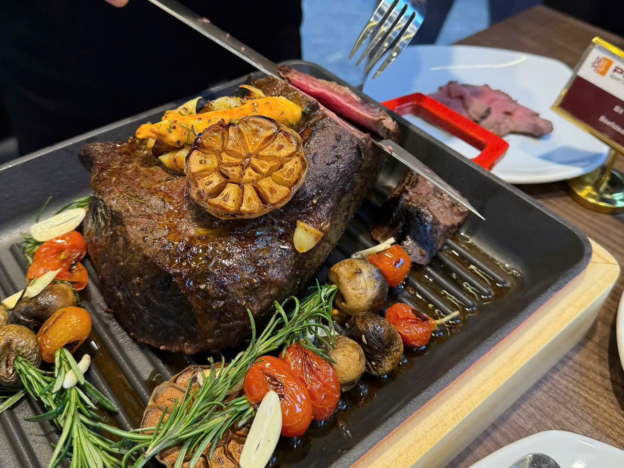 Cách làm Beefsteak ngon tại nhà – chuẩn vị như Poseidon