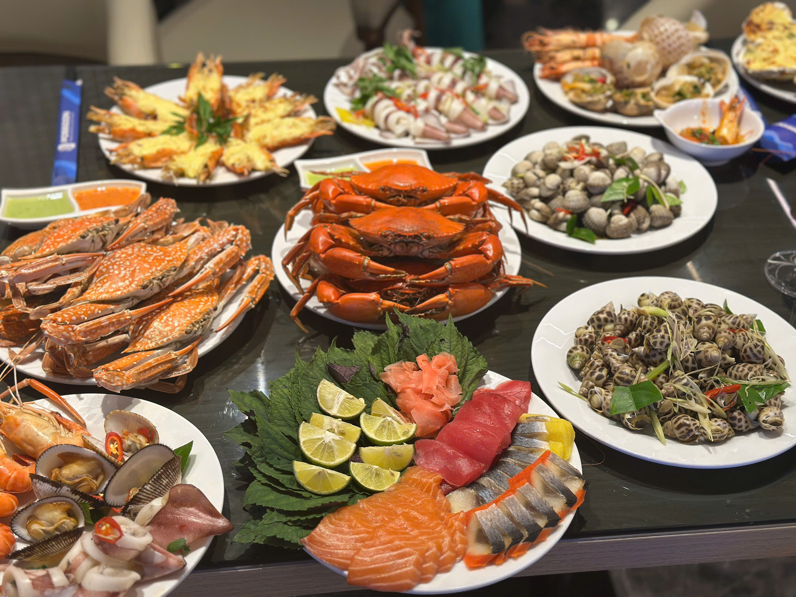 Poseidon Tân Bình "khoác áo mới" Premium từ 24/6 - Tặng ngay Tôm hùm cực xịn